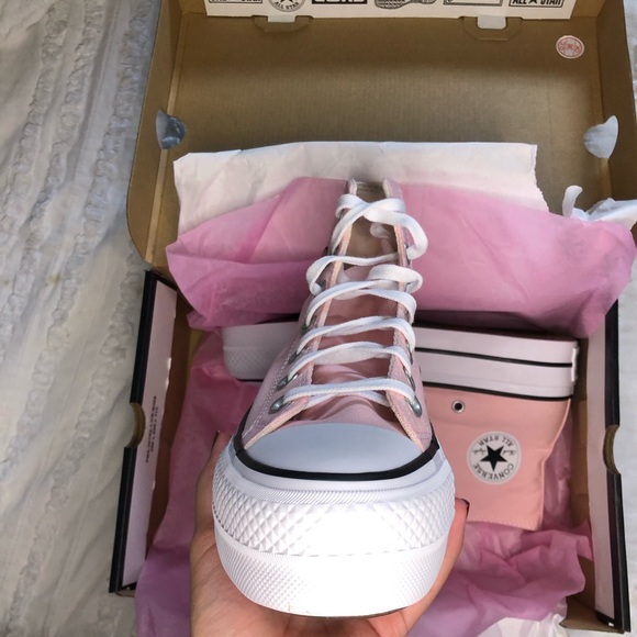 Pink hello kitty converse - Picture 3 of 5